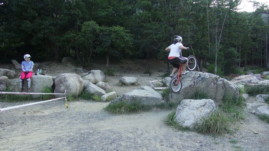 http://biketrial.tw/images/forum/2012/dsc00418.jpg